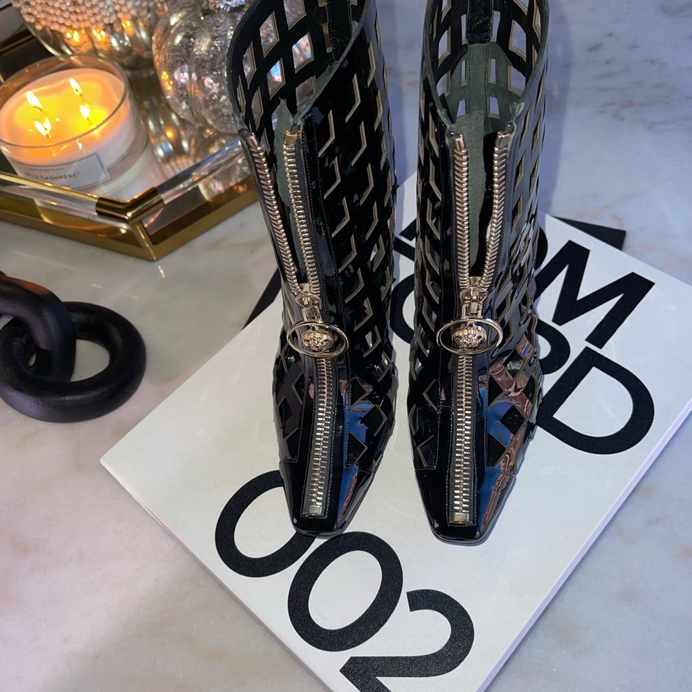 Versace Black Patent Leather Plexiglass PVC Platform Cutout Caged Boots Moody - Picture 5 of 17